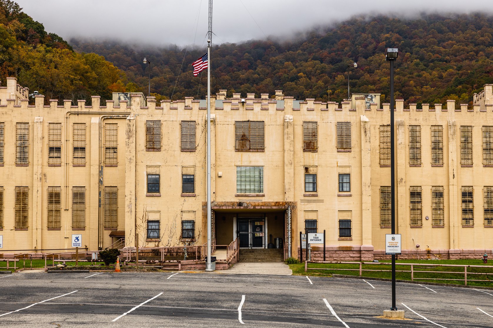 10 Spooky Towns in USA for Haunted History Lovers - Ghost Towns